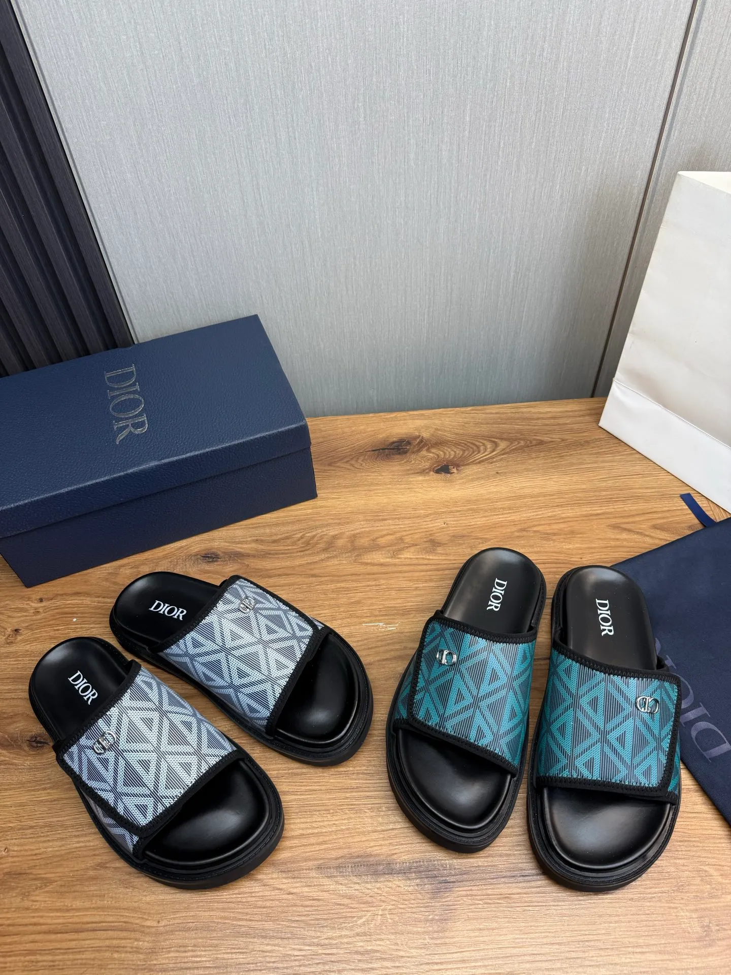 Men's shoes 💰320💰 Dior. Popular slippers hot sale 🔥 Available all year round ✅ Original original material 🩴 SIZE: 38-46 (45.46 non-refundable)